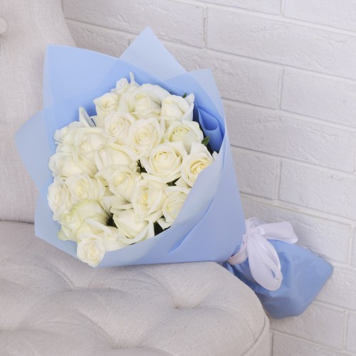 Купить на заказ Букет из 21 белой розы с доставкой в Павлодаре