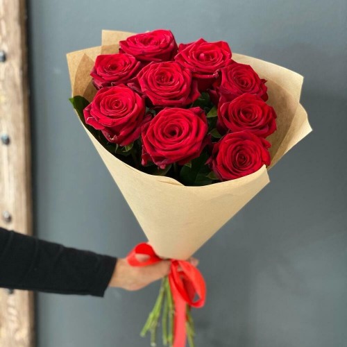 Купить на заказ Букет из 9 красных роз с доставкой в Павлодаре