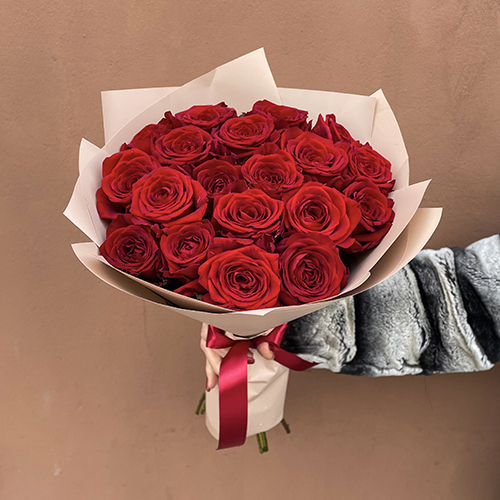 Купить на заказ Букет из 19 красных роз с доставкой в Павлодаре