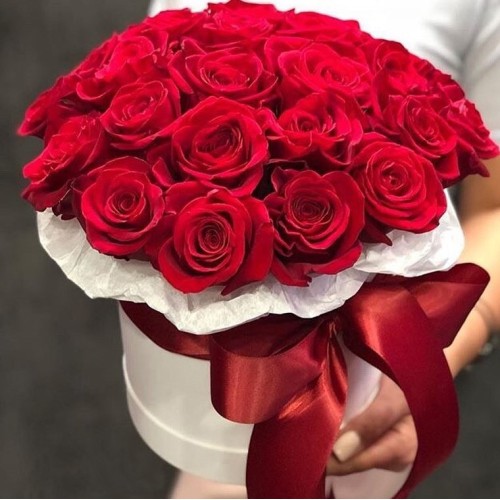 Купить на заказ 15 красных роз в коробке с доставкой в Павлодаре