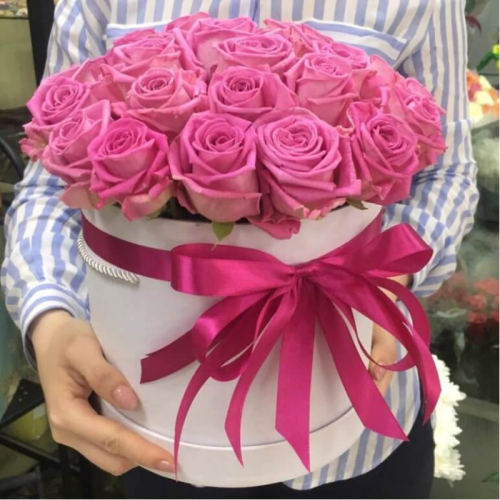 Купить на заказ 25 розовых роз в коробке с доставкой в Павлодаре