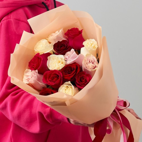 Купить на заказ Микс из 15 роз с доставкой в Павлодаре