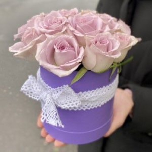Купить на заказ 9 фиолетовых роз в коробке с доставкой в Павлодаре